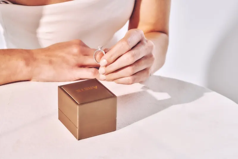 Engagement ring in Arete Diamond gift box